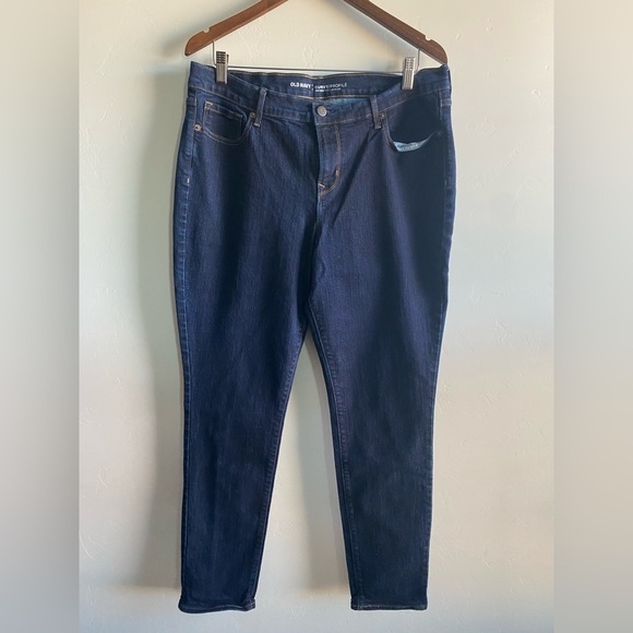 Old Navy - Curvy Dark Wash Mid-rise Jean - Picture 2 of 8